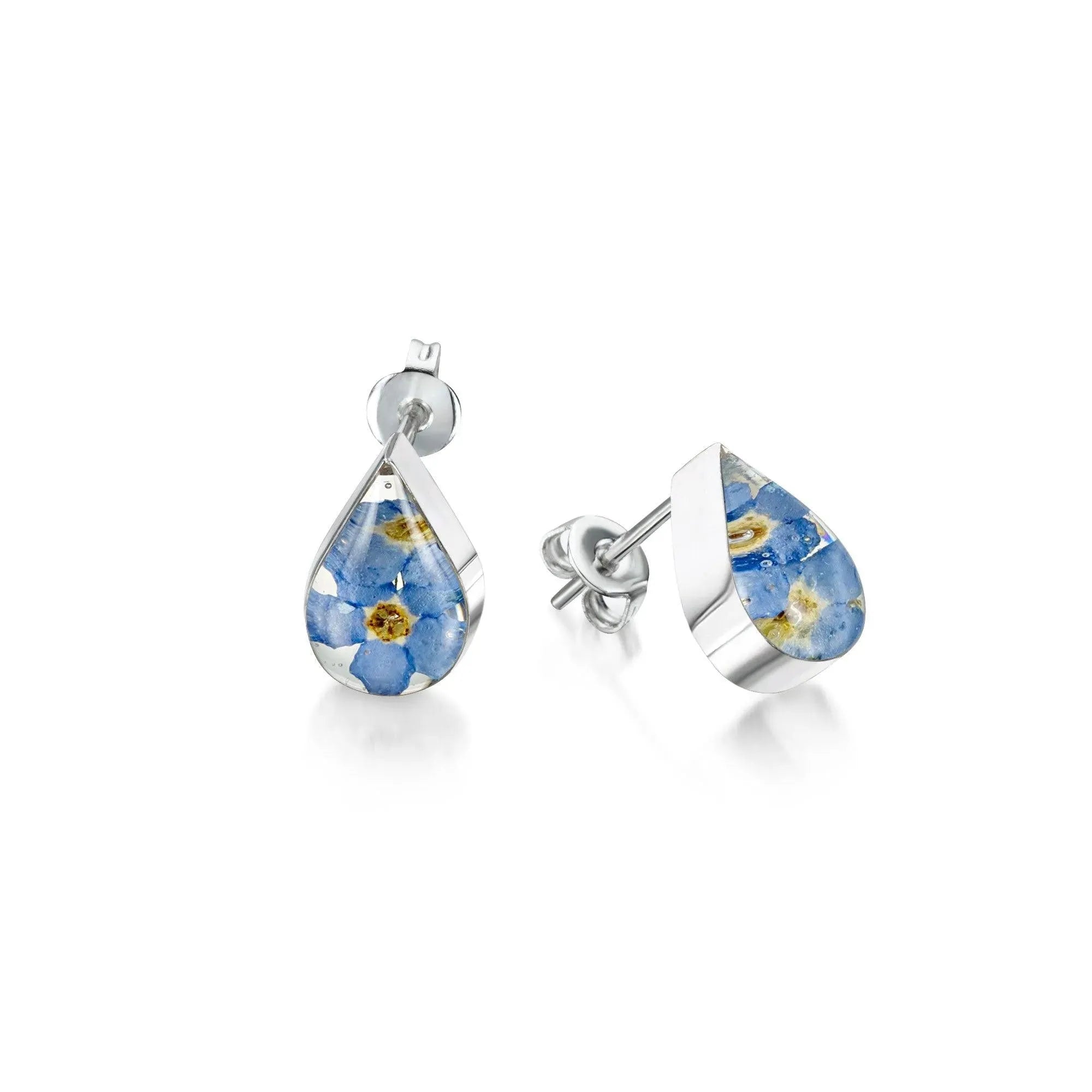 Shrieking Violet®, orecchini a bottone in argento Sterling con fiori veri. Orecchini a perno a forma di cuore con veri fiori viola e non ti scordar di me. Gioielli fatti a mano Shrieking Violet®, orecchini a bottone in argento Sterling con fiori veri. Orecchini a perno a forma di cuore con veri fiori viola e non ti scordar di me. Gioielli fatti a mano